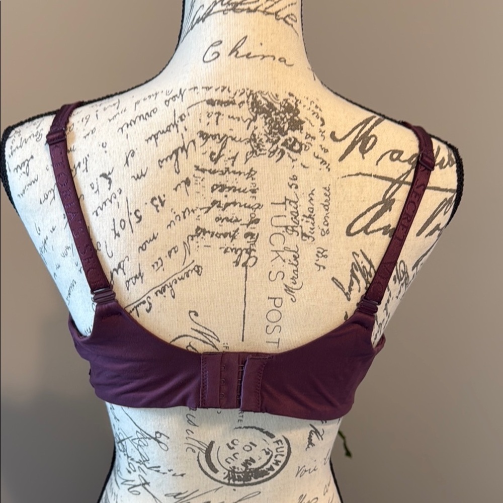 EUC Victorias Secret Elegant Purple Lace Bra - 38D​​ - Picture 6 of 9